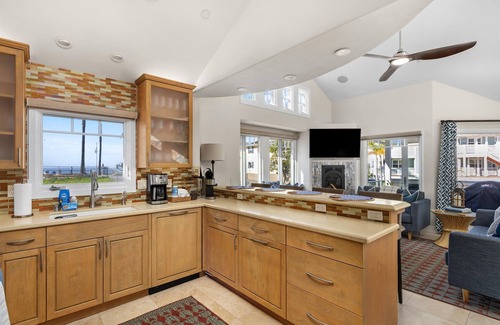 Avila Beach House | Avila with a view! sleeps 5