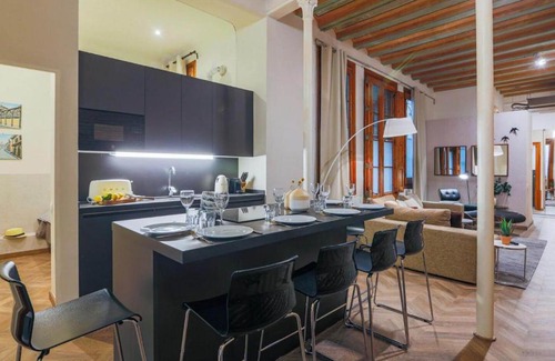 Gothic Quarter Apartment | Avinyo 2 Gotic · Spacious Loft in Gothic Quarter!