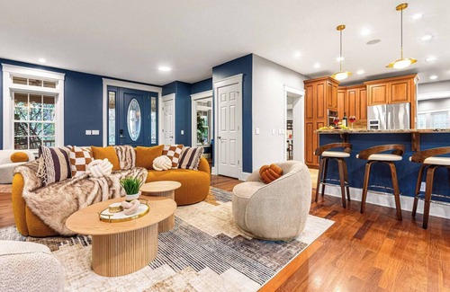 Fletcher House | AVL Grand Getaway by 5 Seasons Homestays