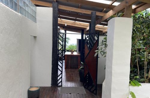 Tapere of Titikaveka House | Avocado Retreat