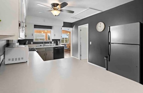 Avon Lake House | Avon Lake Getaway