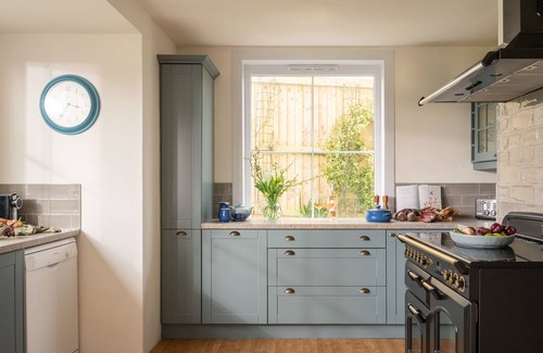 Thurlestone House | Avon Rock - a house that sleeps 8 guests in 4 bedrooms