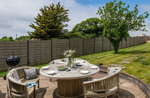 Thurlestone House | Avon Rock - a house that sleeps 8 guests in 4 bedrooms