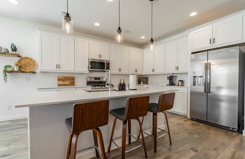 Tolleson House | Avondale Home - Modern Mountain View Oasis NEW Private Jacuzzi & Pool!