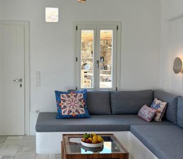 Kato Aprovatou Apartment | AVRA, a serene Cycladic villa with private pool overlooking the Aegean Sea
