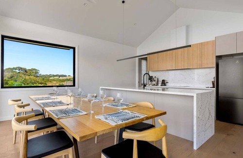 Inverloch House | Awakening Broadbeach - Wifi, linen