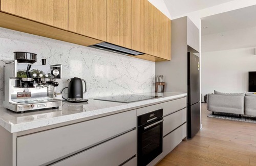 Inverloch House | Awakening Broadbeach - Wifi, linen