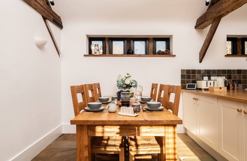 Bishops Waltham House | Award-winning barn conversion offering spacious accommodation near South Downs National Park.