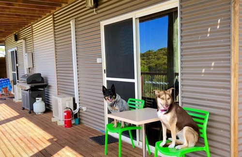 Pink Lake Apartment | Award Winning, Pet Friendly Accommodation
