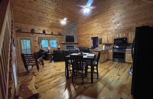 Seymour Cabin | Away From It All