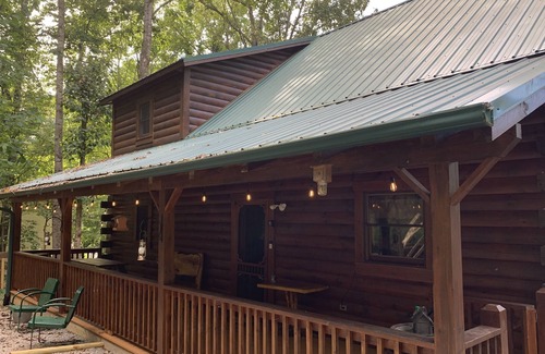 Seymour Cabin | Away From It All