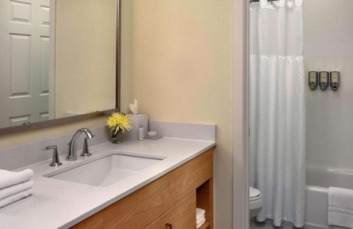 Dublin Apartment | Away From The Hustle And Bustle of city Life! Free Parking, Pets Allowed