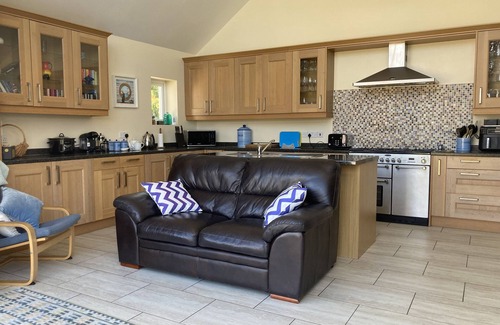 Newport Cottage | AWEL DEG, NEWPORT, pet friendly in Newport, Pembrokeshire