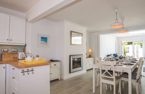 Garn Fadryn Cottage | AWEL Y MOR, pet friendly, character holiday cottage in Morfa Nefyn