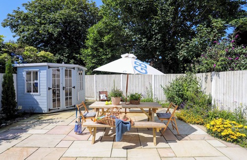 Garn Fadryn Cottage | AWEL Y MOR, pet friendly, character holiday cottage in Morfa Nefyn