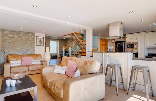 Aberaeron House | Awelon y Mor in the beautiful Aberaeron