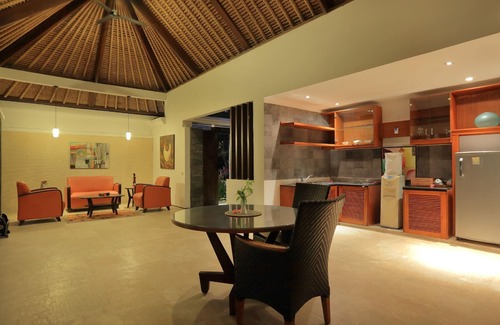 Mangsit Villa | Awesome 1 Bedroom, Private Pool, few steps to the beach