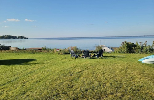 Bridgeport House | Awesome 3 Bdrm 2.5 bath Waterfront Oneida Lake House Vacation Rental Retreat
