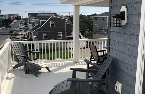 Surf City House | Awesome 5 bed, 5 bath, heated pool - short walk to the beach!