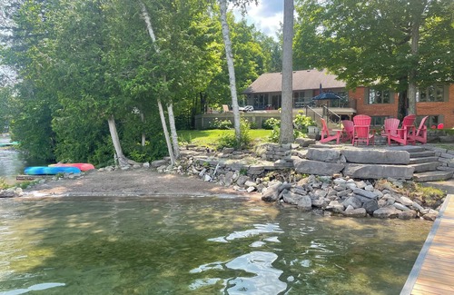 Trent Lakes House | Awesome 5 Bedroom Lake House on Sandy Lake