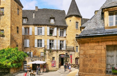 Sarlat-la-Caneda Historic Center Apartment | Awesome apartment in Sarlat-la Canéda