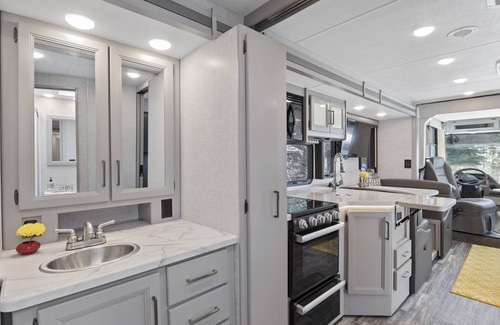Erwin House | Awesome, brand new, 2022 RV (33ft) Dog Friendly Nature Retreat