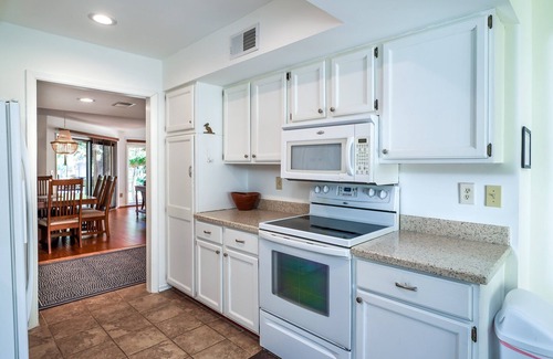 Spinnaker Beachhouses House | Awesome End Unit Spinnaker! 3 BR Close to Beach w/Amenity Cards! Pet Friendly!