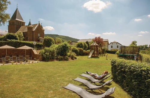 Weweler House | Awesome home in Burg Reuland/Steffesh.