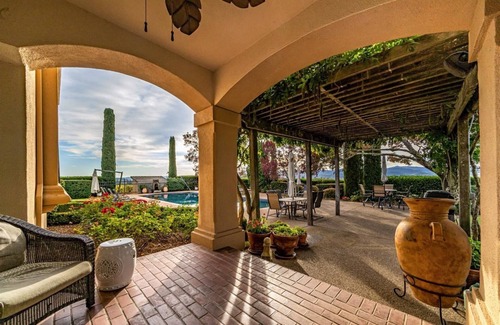Healdsburg House | Awesome Hilltop Views, Pool, Vineyards, Olive Trees, 5 mins to Healdsburg