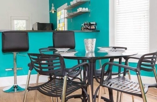 Fairmount House | Awesome Historic Southside In A Hip Part Of Town-walk To It All - Sleeps 8