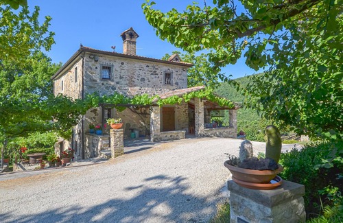 Pieve Santo Stefano House | Awesome home in Pieve Santo Stefano