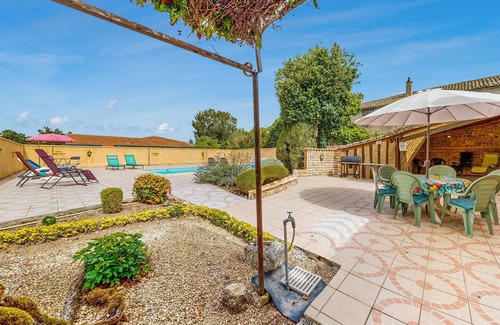 Saint-Pierre-d'Eyraud House | Awesome home in St Pierre d'Eyraud