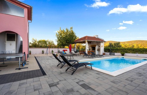 Tisno House | Awesome home in Dubrava kod Tisna