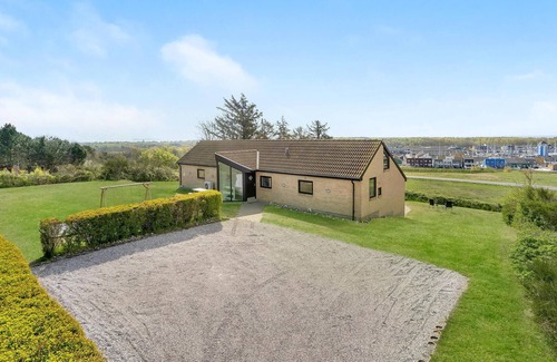 Øer Strand House | Awesome home in Ebeltoft with kitchen