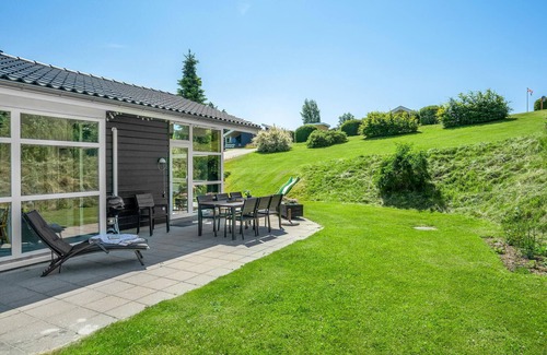 Lyngsbæk Strand House | Awesome home in Ebeltoft with WiFi