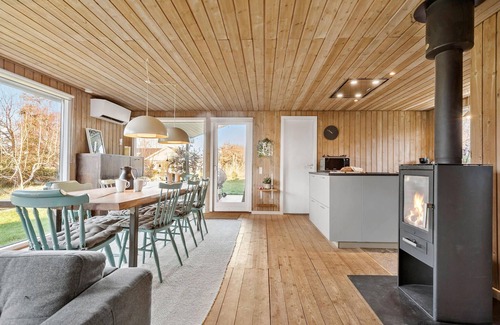 Øer Strand House | Awesome home in Ebeltoft with sauna
