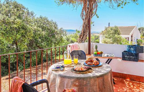 Estepa House | Awesome Home In Estepa With Kitchenette