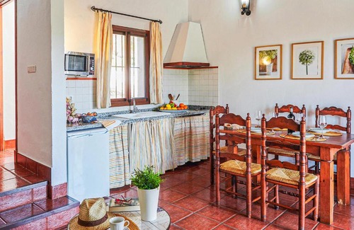 Estepa House | Awesome Home In Estepa With Kitchenette