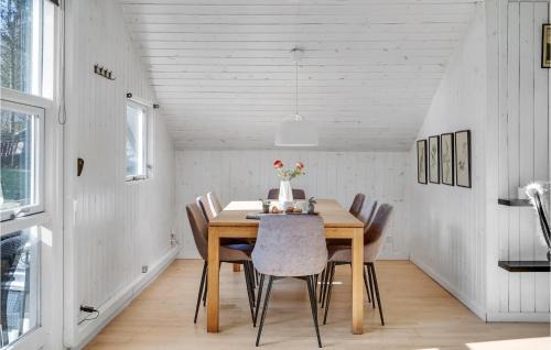 Glesborg House | Awesome Home In Glesborg With Sauna