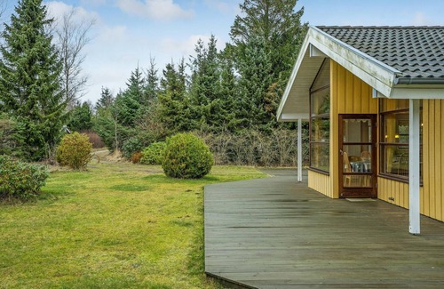 Hou House | Awesome home in Hals with kitchen