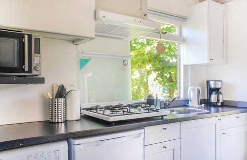 Lauwersoog House | Awesome home in Lauwersoog with kitchen