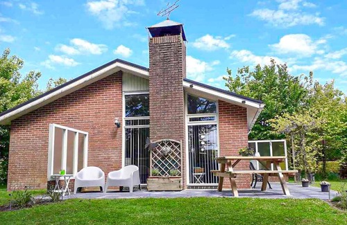 Lauwersoog House | Awesome home in Lauwersoog with kitchen