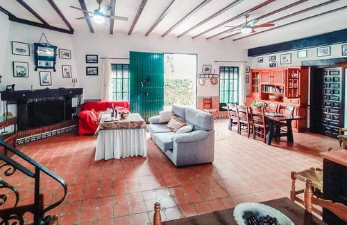 Los Palacios y Villafranca House | Awesome home in Los Palacios