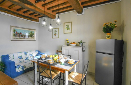 Macchino House | Awesome home in Macchino with kitchen