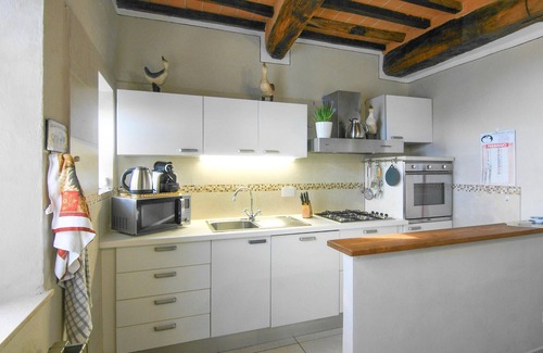 Macchino House | Awesome home in Macchino with kitchen