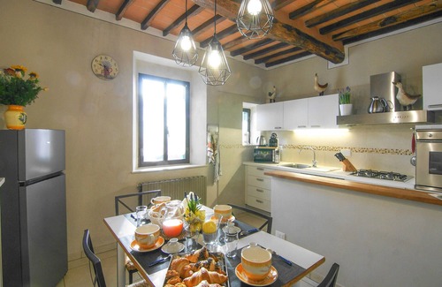 Macchino House | Awesome home in Macchino with kitchen