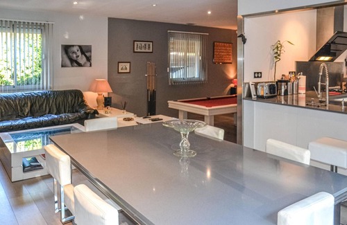 Nebian House | Awesome home in Nebian