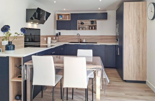 Ploudalmezeau House | Awesome home in Ploudalmézeau with WiFi