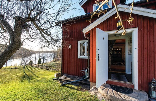 Stjarnhov House | Awesome home in Stjänrhov with WiFi