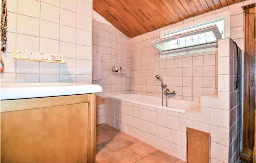 Suze-la-Rousse House | Awesome Home In Suze La Rousse With Outdoor Swimming Pool, Wifi And 3 Bedrooms